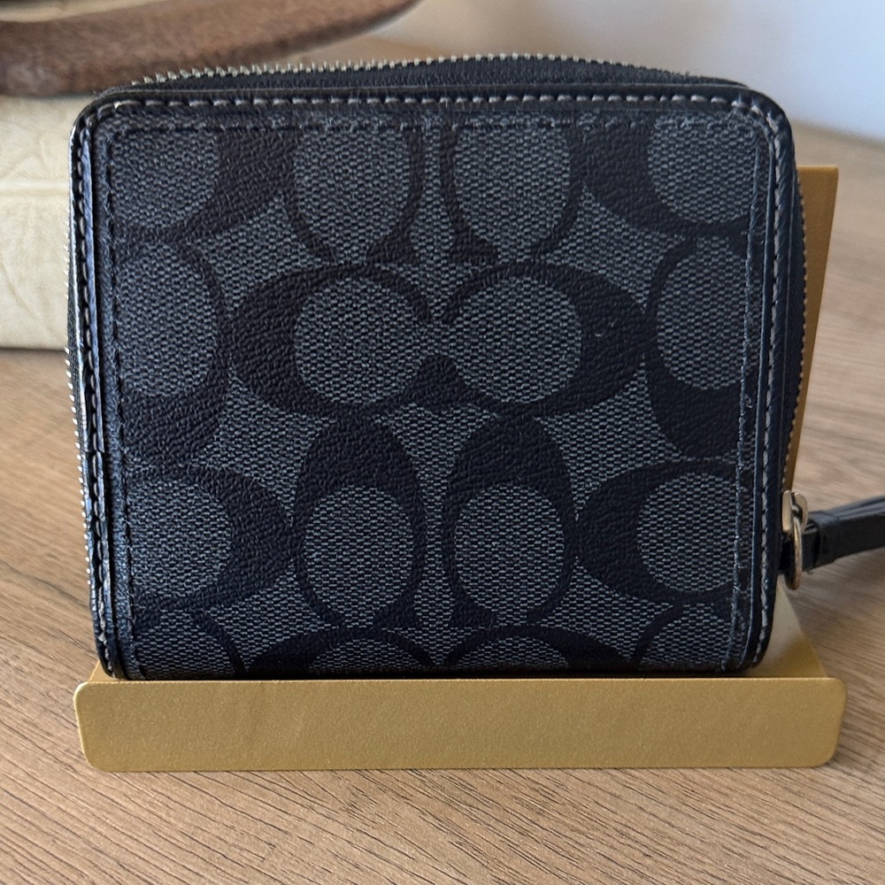 Coach Signature Black Coin Wallet - Picture 2 of 7